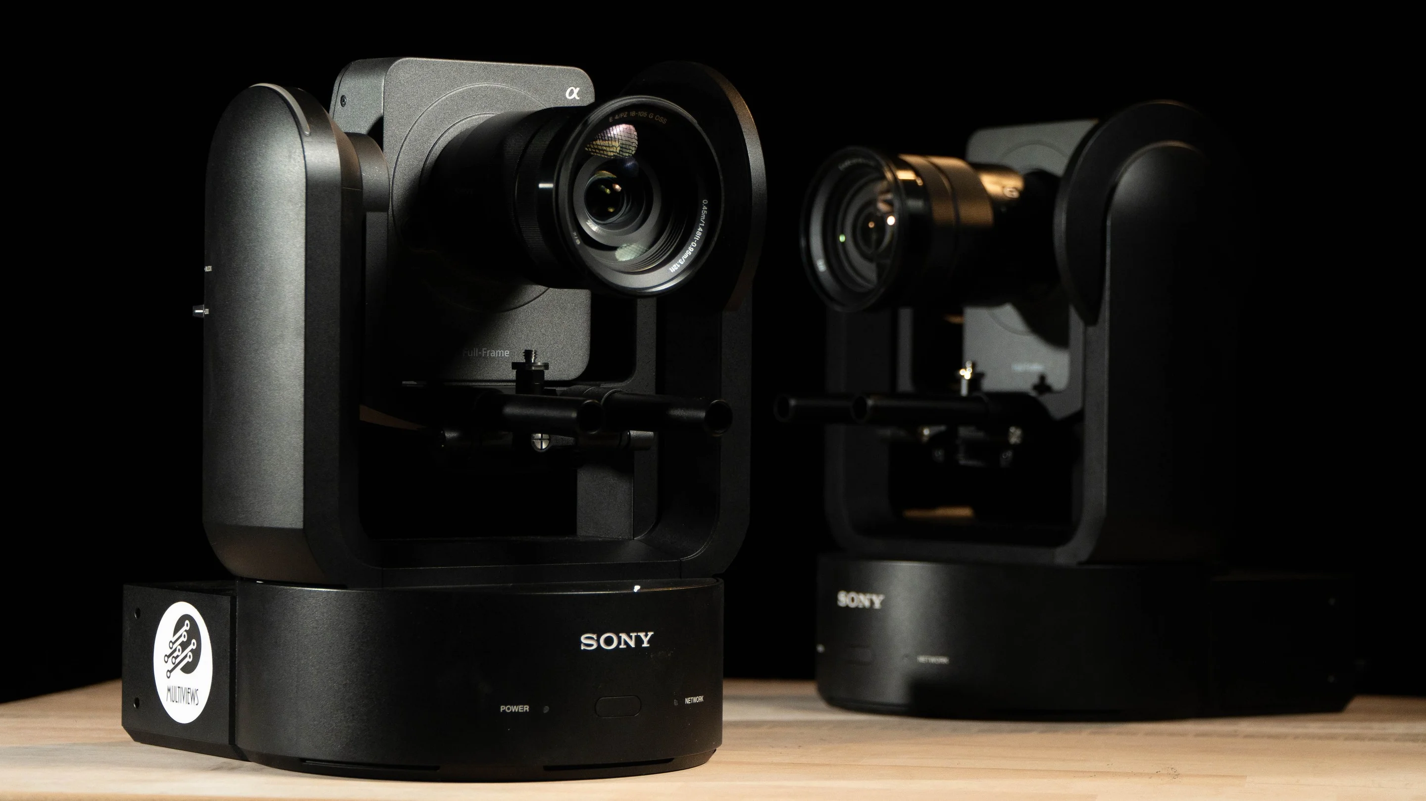 Deux caméras robotisées Sony FR7